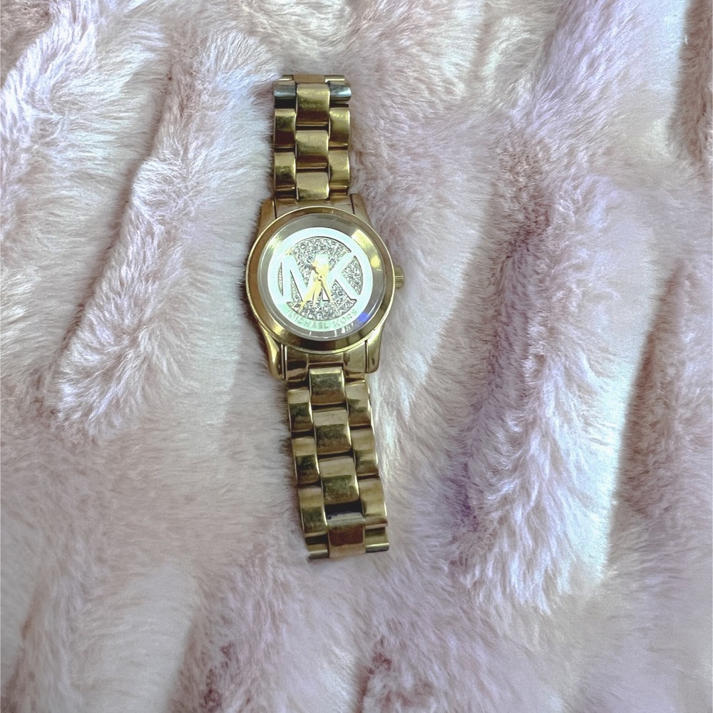 ✨MICHAEL KORS Woman’s Petite Runway Champagne Dial Gold Tone Watch✨